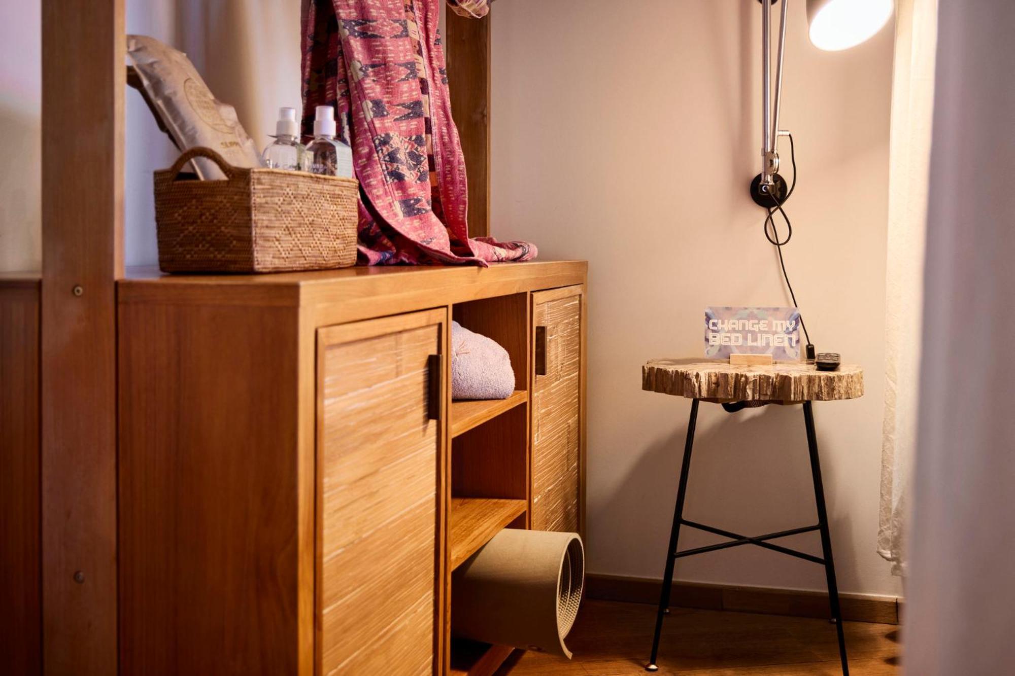 Manon Les Suites Guldsmeden Copenhaga Exterior foto A side table